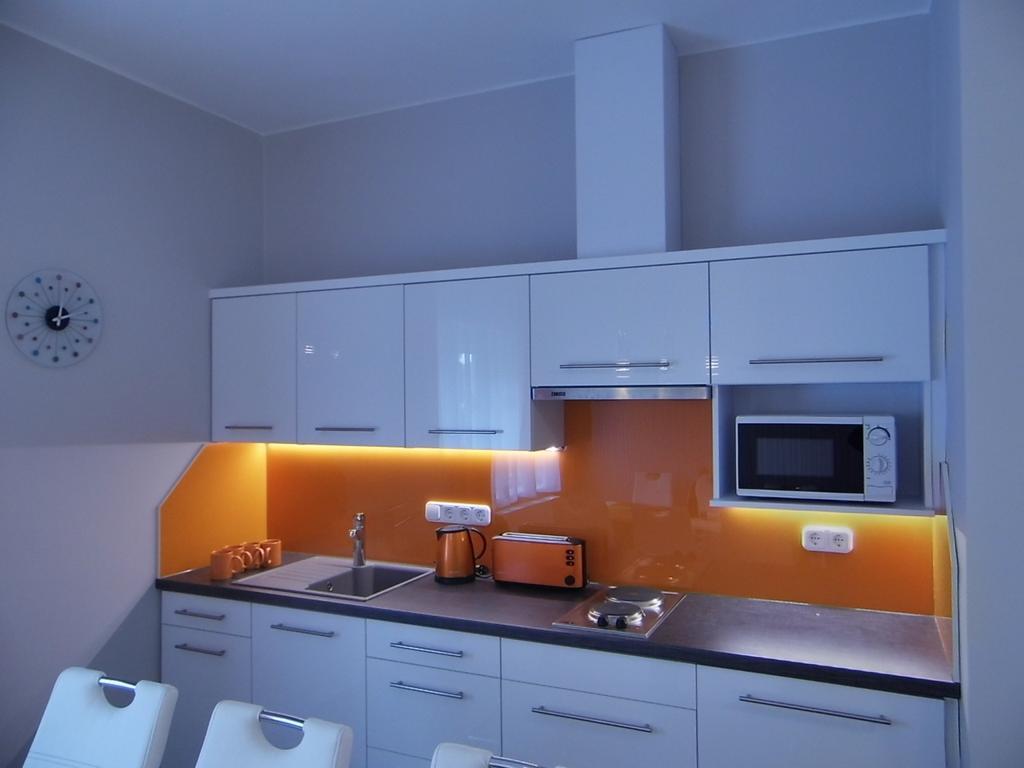Alfa Apartman Sarvar Bilik gambar